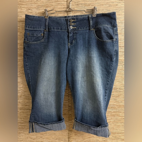 YMI Capri Jeans High Rise Size 24W Cuffed Denim - Picture 1 of 7